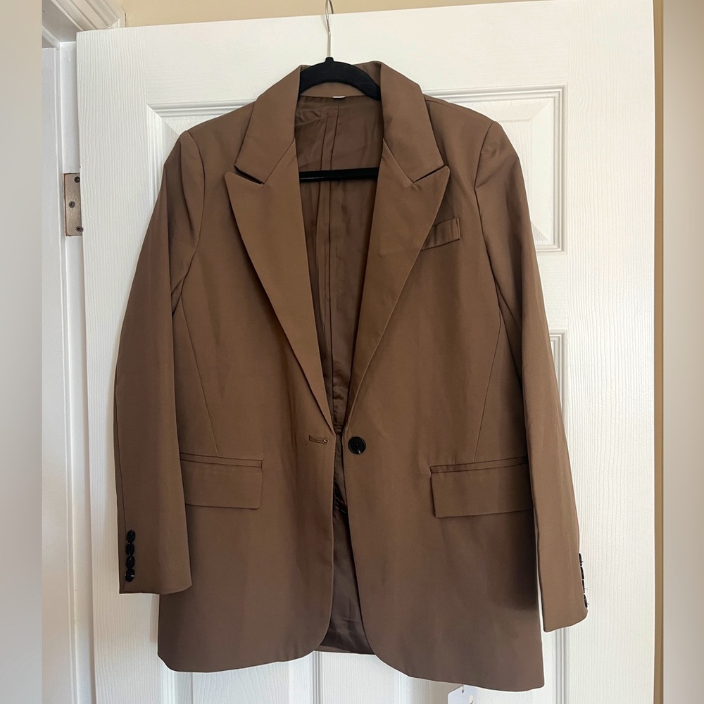 Oversized brown blazer from Commense. Size small. Never worn, w tags.